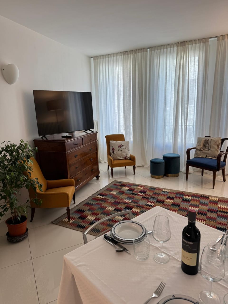 Communal lounge/ TV room, Living room, Seating area, Dining area