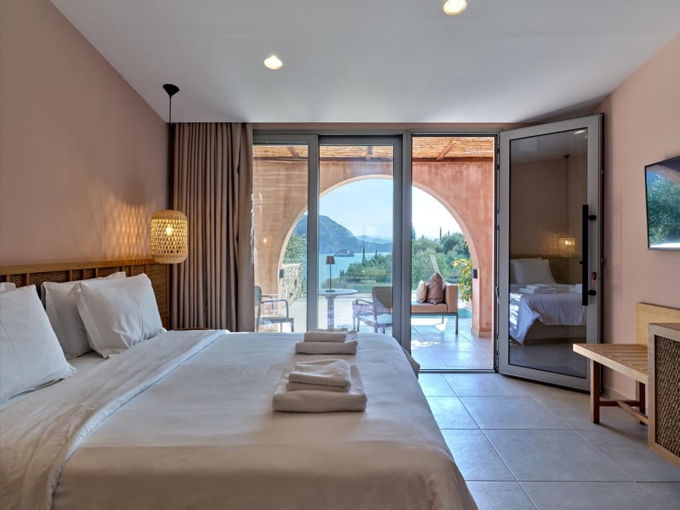 Bed, Photo of the whole room, Seating area, Bedroom, towels