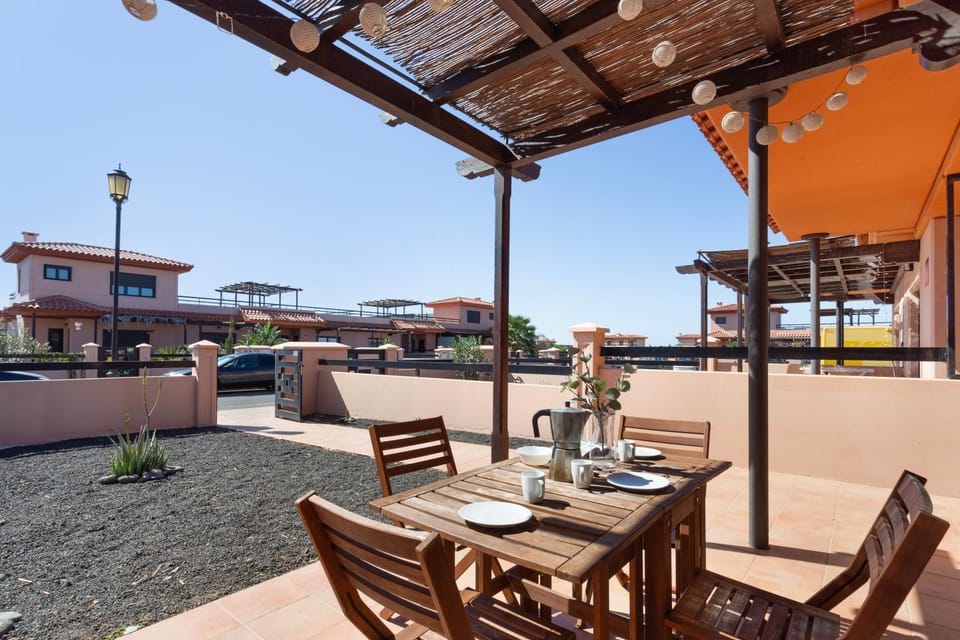 Property building, Balcony/Terrace, Living room