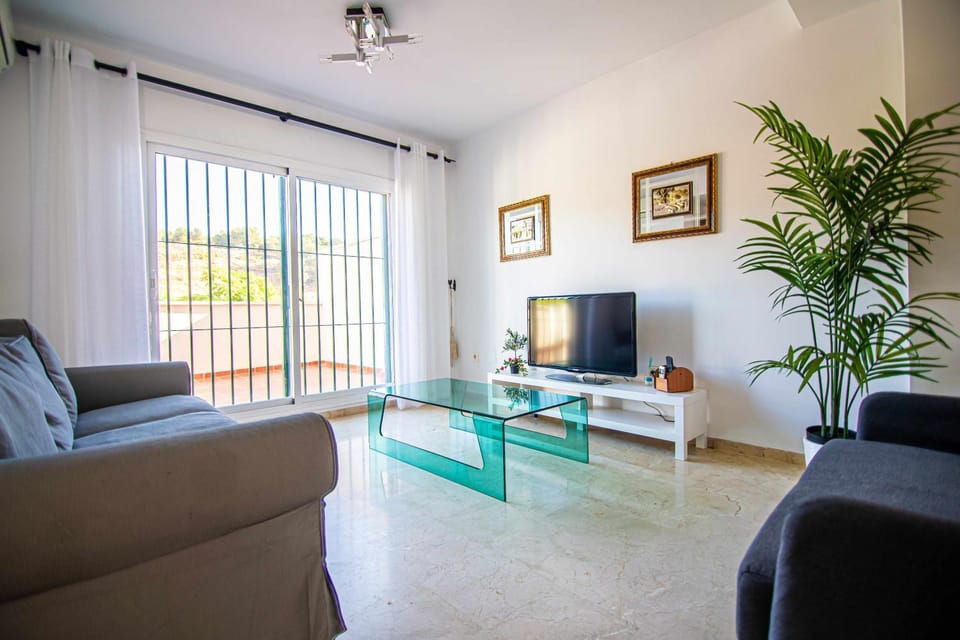 Communal lounge/ TV room, TV and multimedia, Seating area
