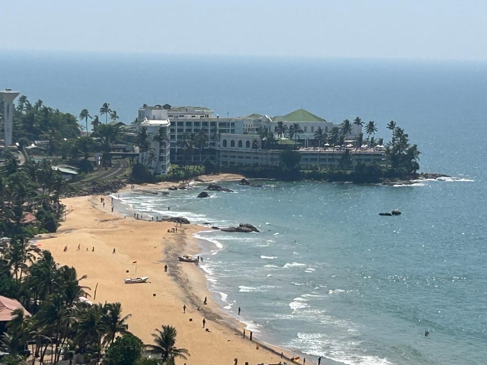Direct Sea View Fully Furnished Luxury Apartment Apartment in Dehiwala-Mount Lavinia