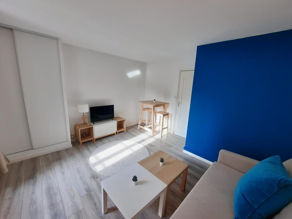 Communal lounge/ TV room, Living room, Seating area
