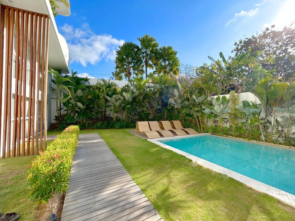 Property building, Swimming pool