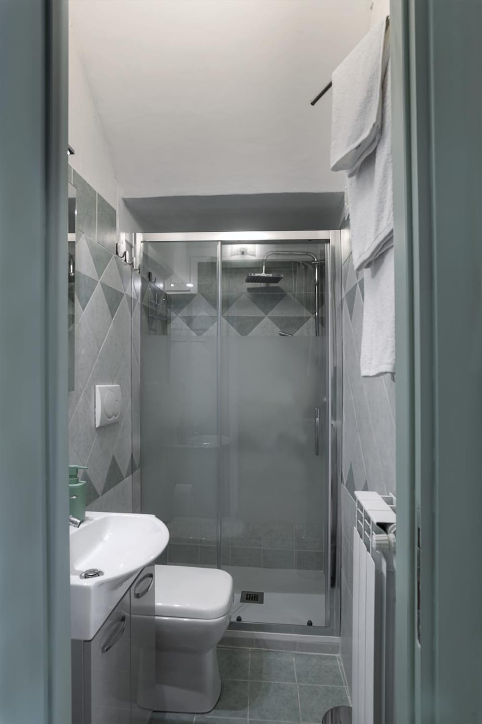 Toilet, Bathroom, towels