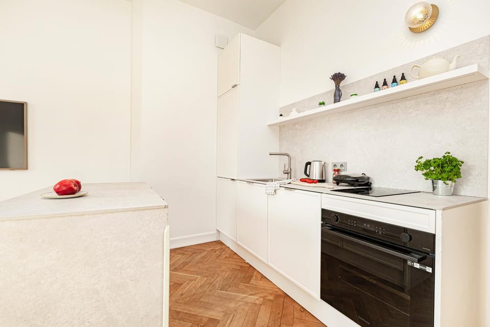 Coffee/tea facilities, Kitchen or kitchenette, stove, toaster
