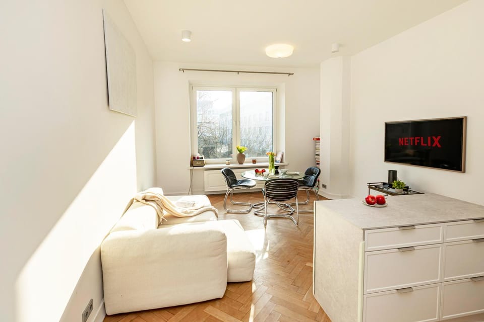 TV and multimedia, Living room, Seating area, Dining area, Evening entertainment