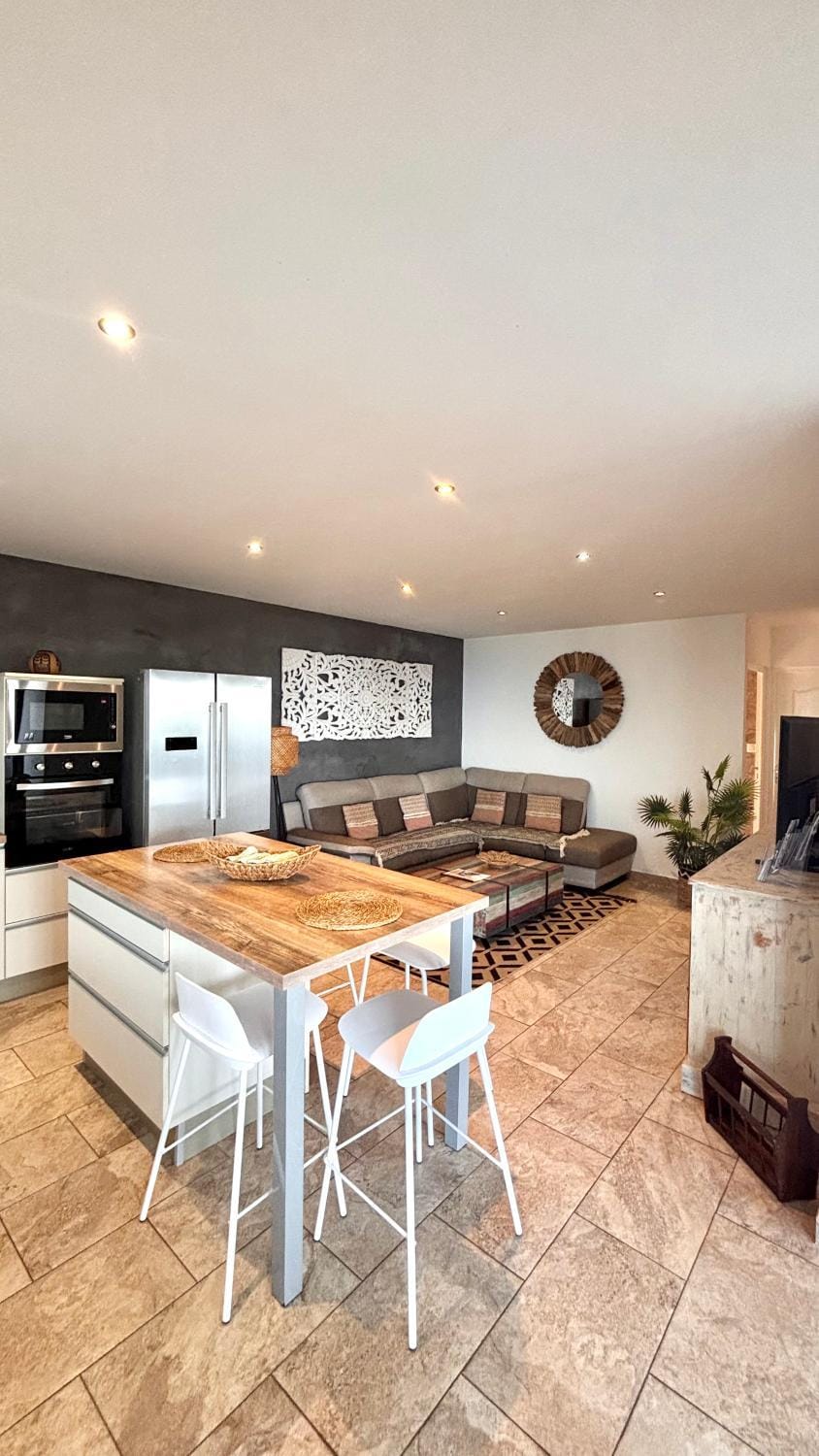 Living room, Dining area, oven, stove