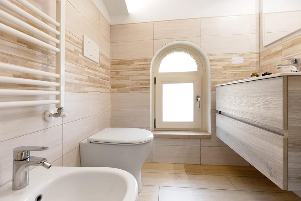 Bathroom, Living room