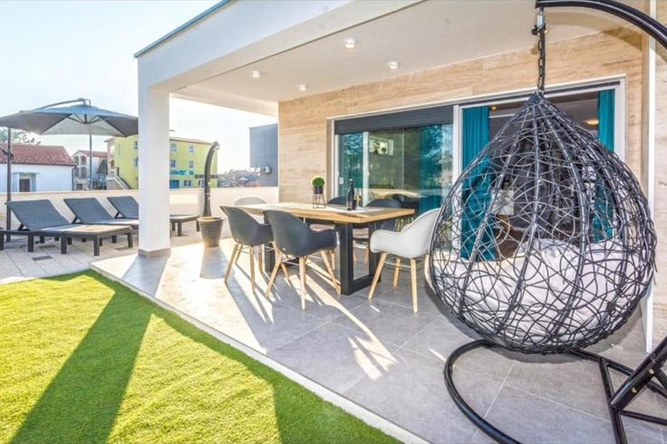 Patio, Day, Garden, View (from property/room), Balcony/Terrace, Seating area, sunbed