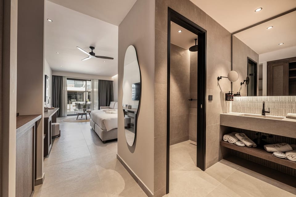 Bathroom, Photo of the whole room, Bedroom