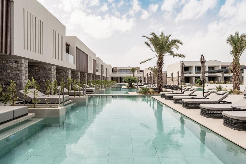 Property building, Pool view, Swimming pool, sunbed
