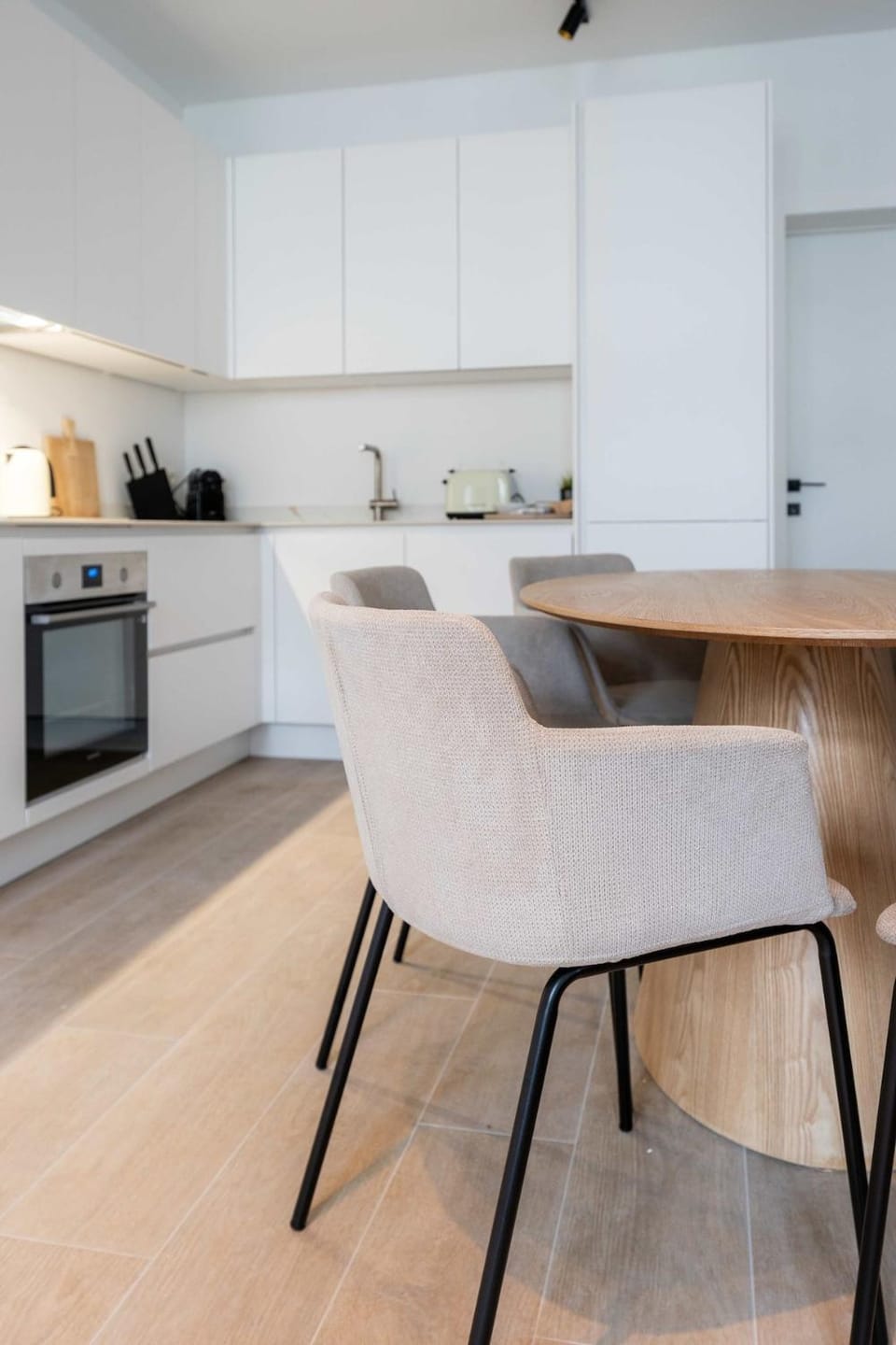 Kitchen or kitchenette, Dining area, oven