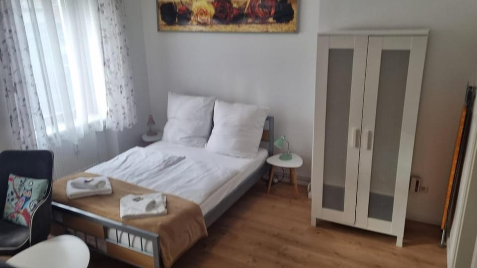 Bed, Bedroom, wardrobe