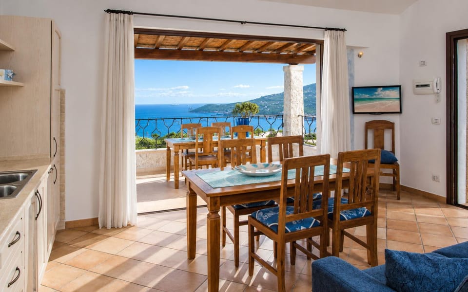 Natural landscape, View (from property/room), Balcony/Terrace, Kitchen or kitchenette, Living room, Dining area, Sea view