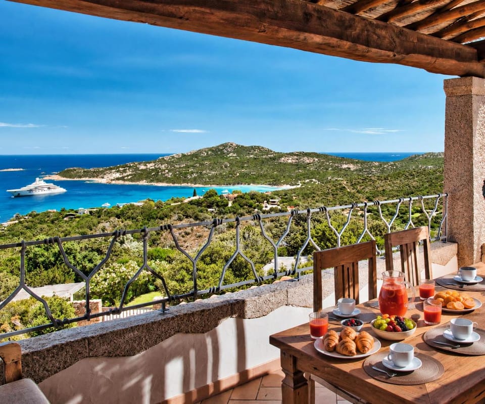 View (from property/room), Balcony/Terrace, Dining area, Sea view