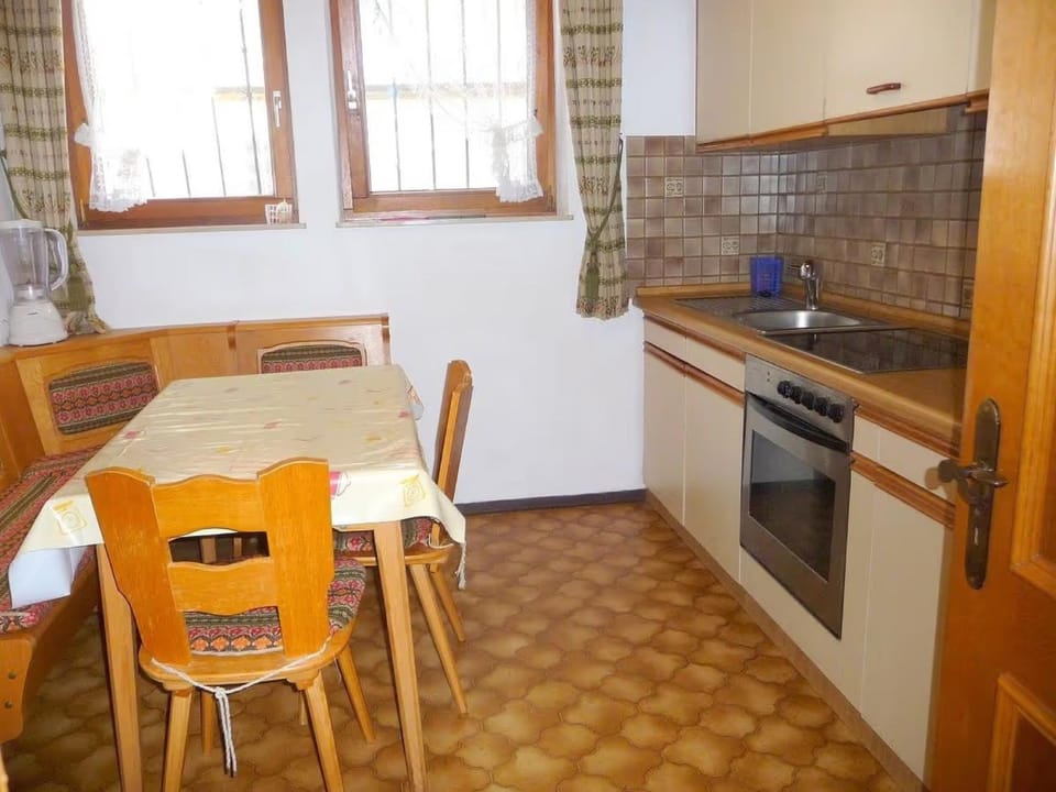 Property building, Kitchen or kitchenette, Living room