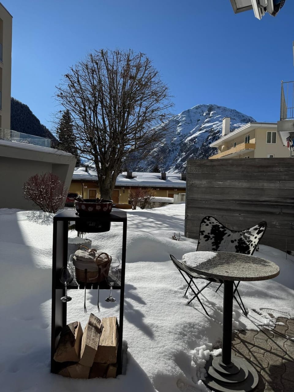Day, Natural landscape, Winter, View (from property/room), Balcony/Terrace, Dining area, Mountain view