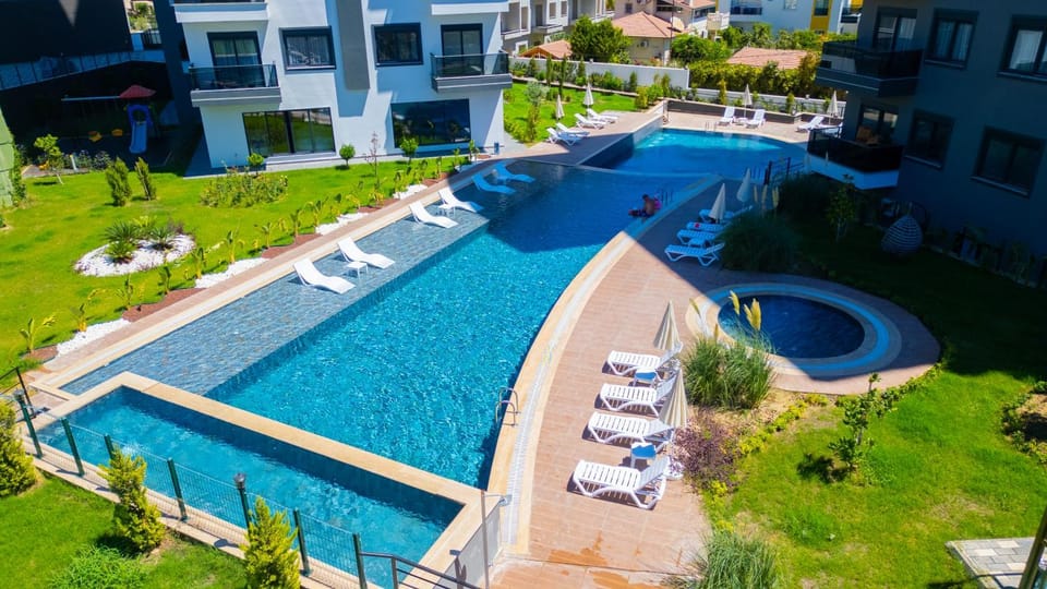 Property building, Bird's eye view, Swimming pool
