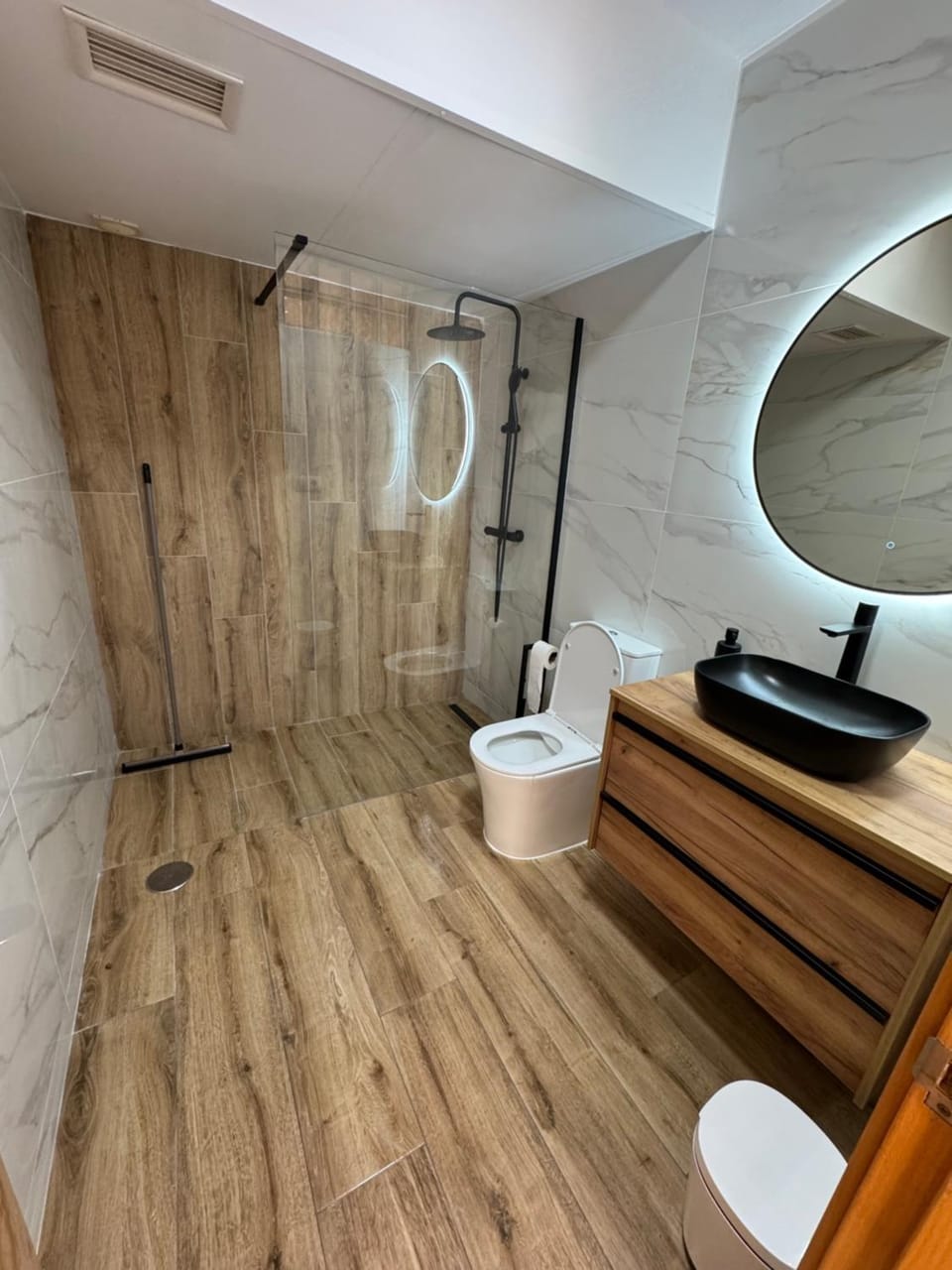 Shower, Toilet, Bathroom, towels