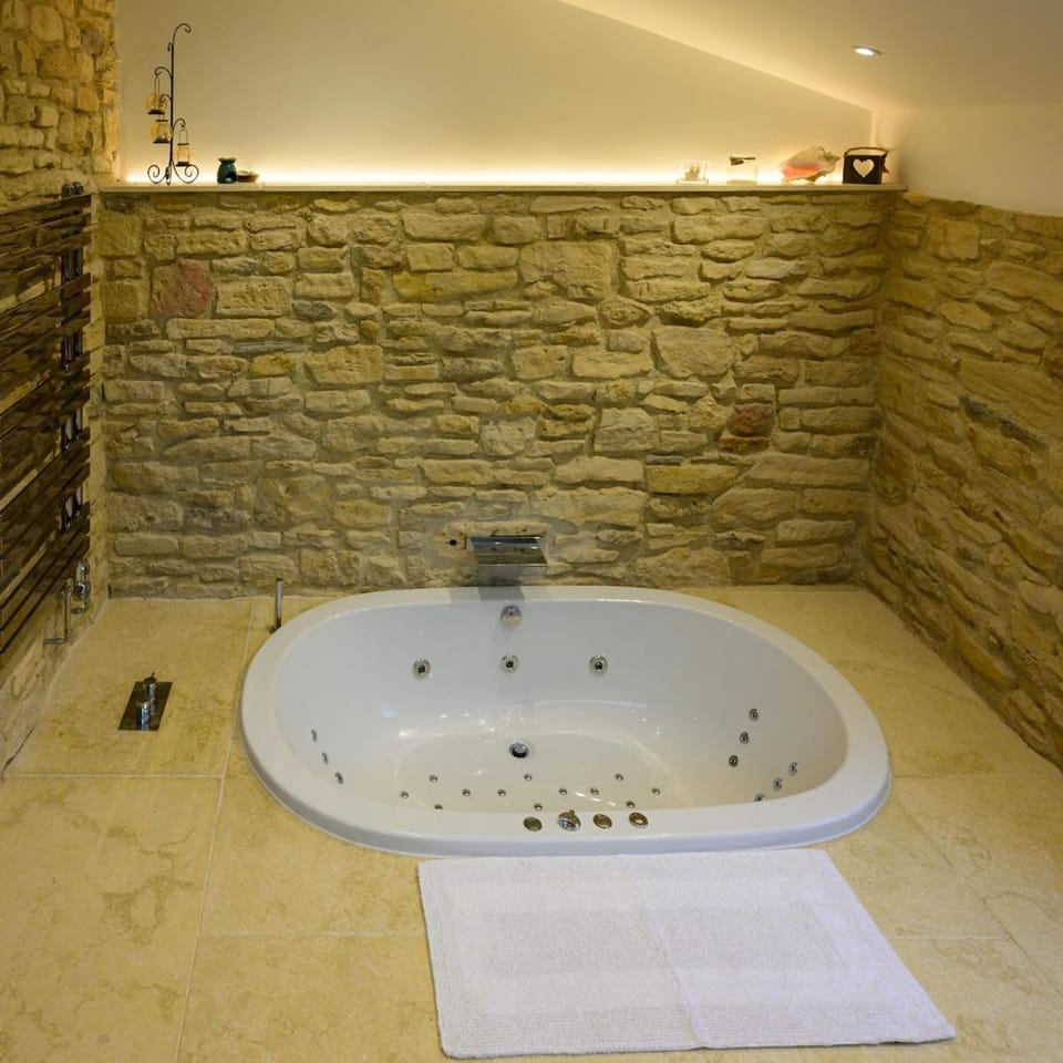 East Barn- Luxury Countryside Home House in Wychavon District