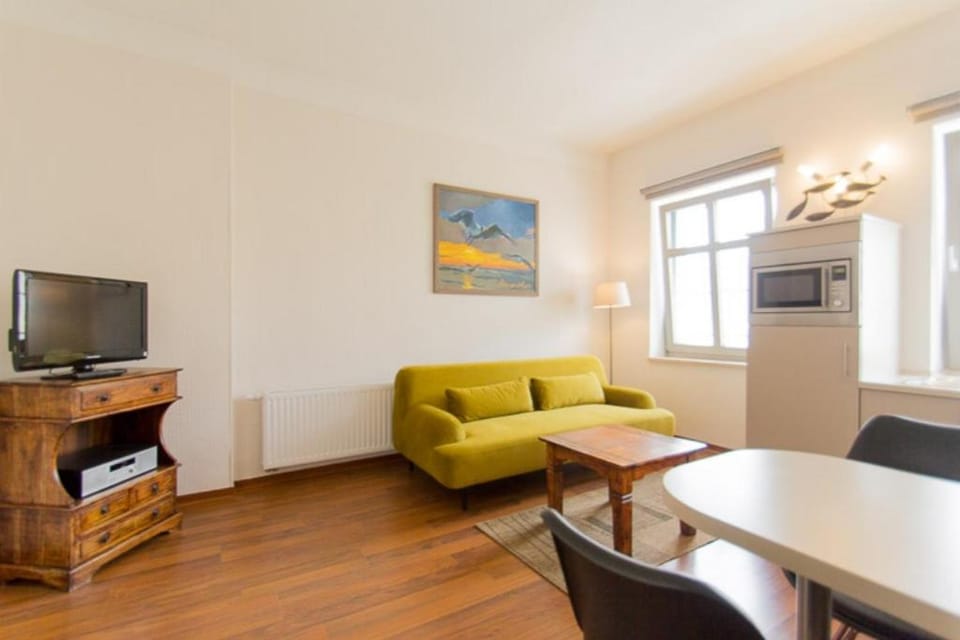 TV and multimedia, Kitchen or kitchenette, Living room, Dining area