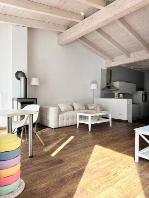 Kitchen or kitchenette, Living room, fireplace