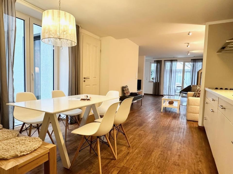 Kitchen or kitchenette, Living room, Dining area