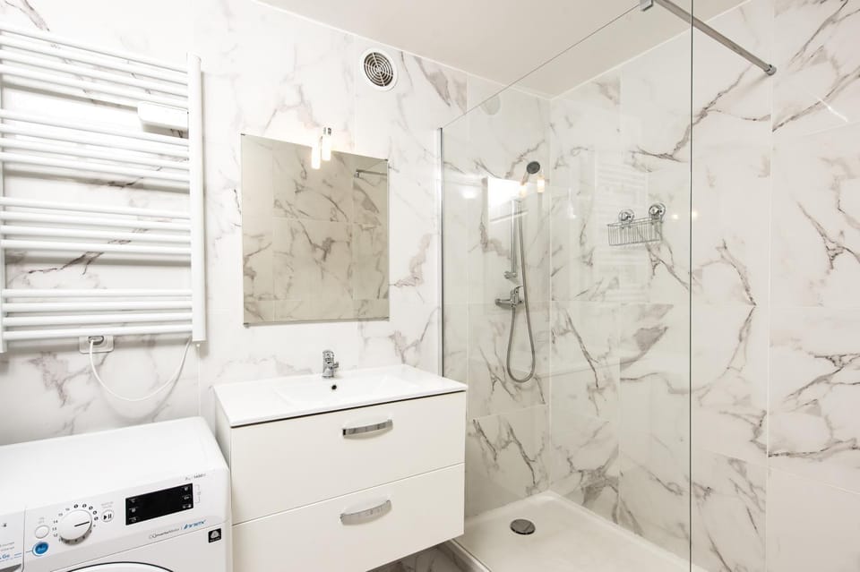 Shower, Bathroom, towels