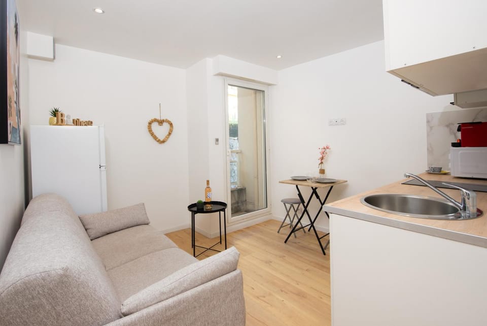 Kitchen or kitchenette, Living room, Dining area