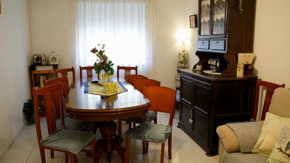 Communal lounge/ TV room, Living room, Dining area