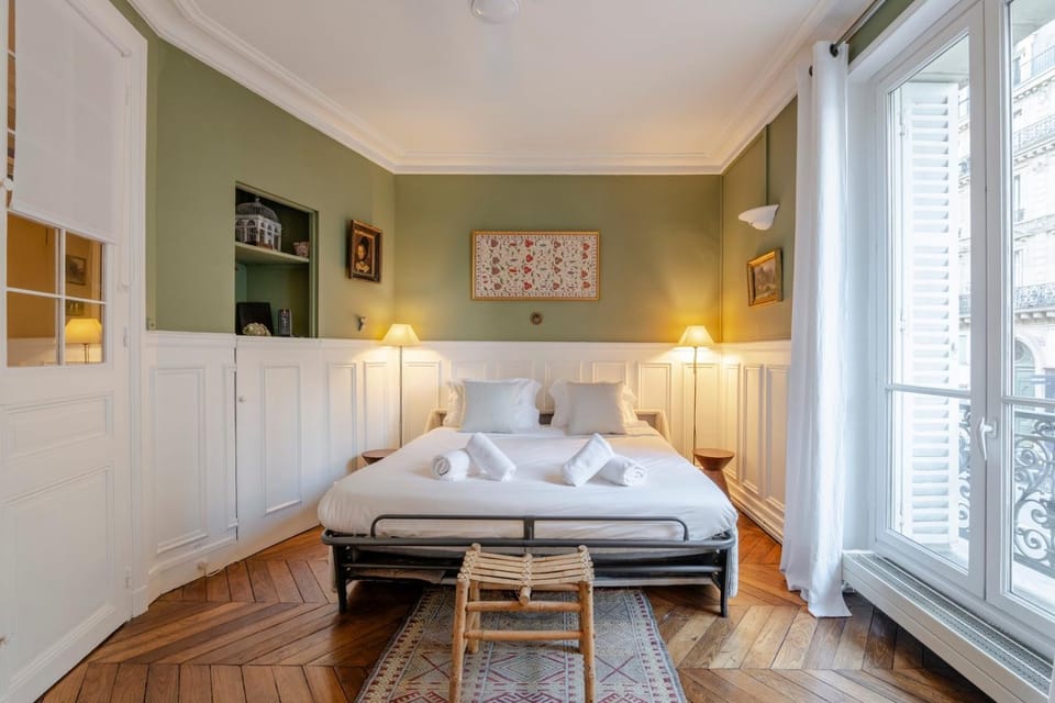 CR57 - Rennes Elegances Apartment in Paris