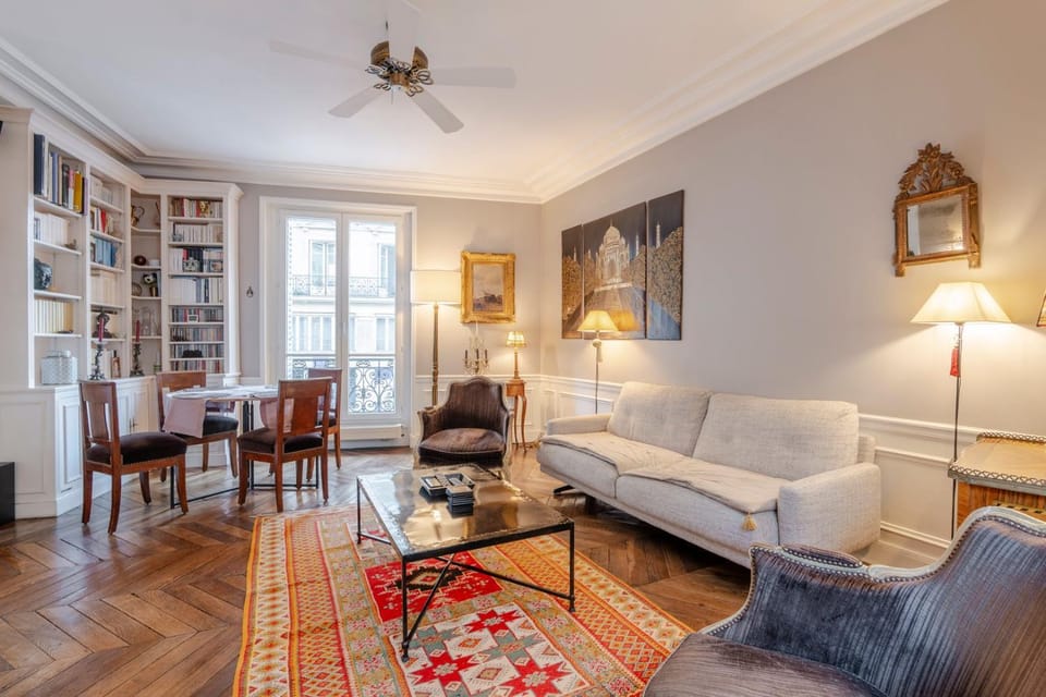CR57 - Rennes Elegances Apartment in Paris