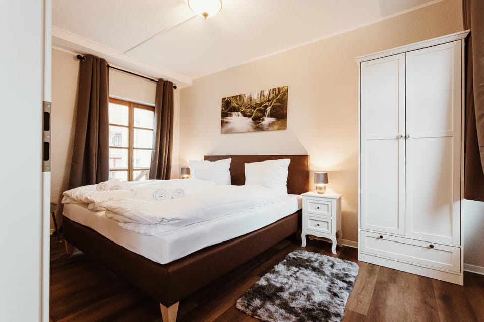 Bed, Bedroom, towels, wardrobe