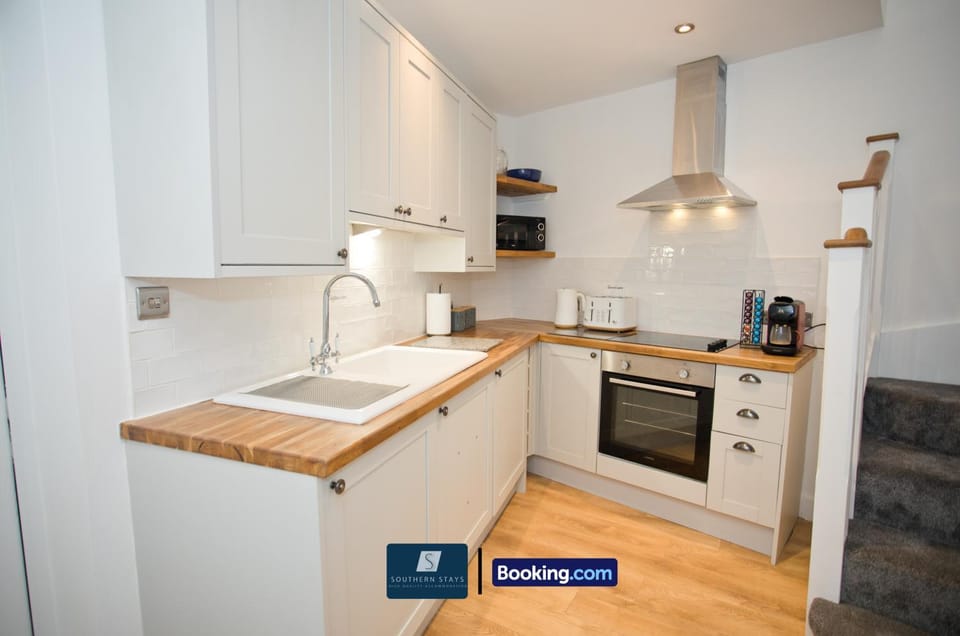Kitchen or kitchenette, dishwasher, stove, toaster