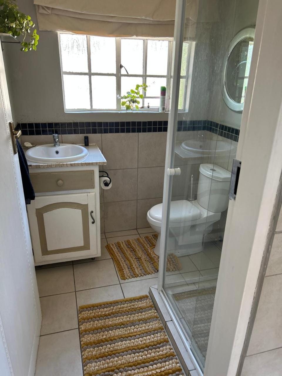 Artzy's Studio - 1km to Olivedale Clinic Apartment in Randburg
