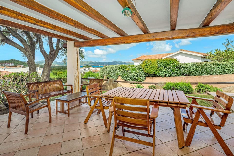 Property building, Balcony/Terrace, Living room