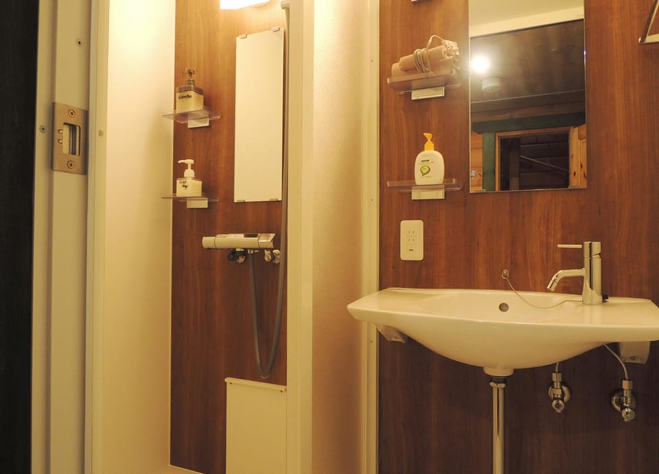 Bathroom, Photo of the whole room