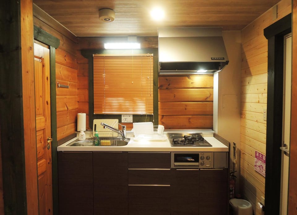 Photo of the whole room, kitchen