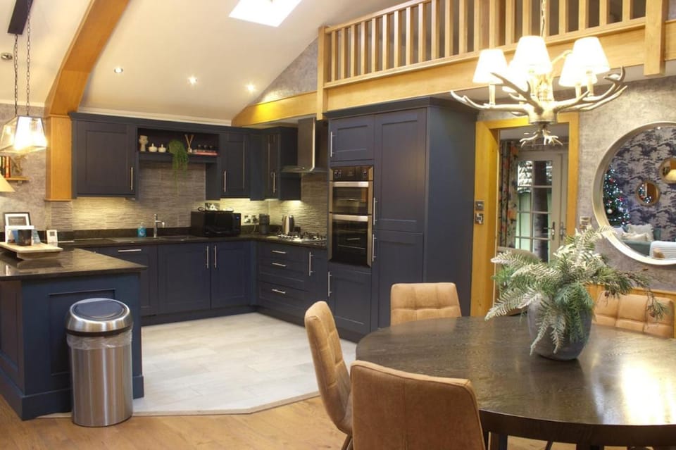 Norway Spruce Lodge - The Hollies Retreats House in England