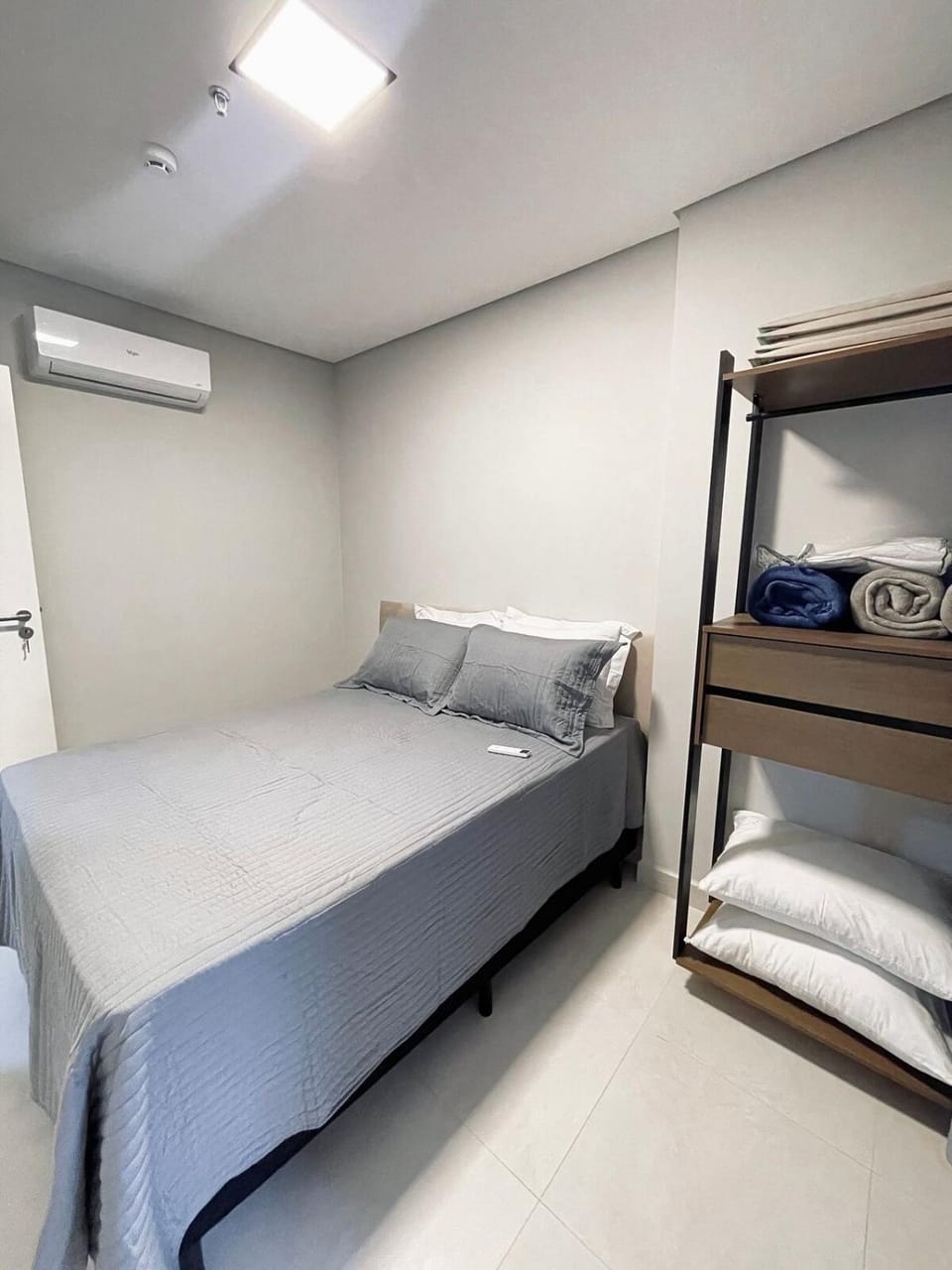 Refúgio Perfeito no Boqueirão: Apartamento Moderno a 100m da Praia com Sacada Gourmet e Piscina! Apartment in State of São Paulo