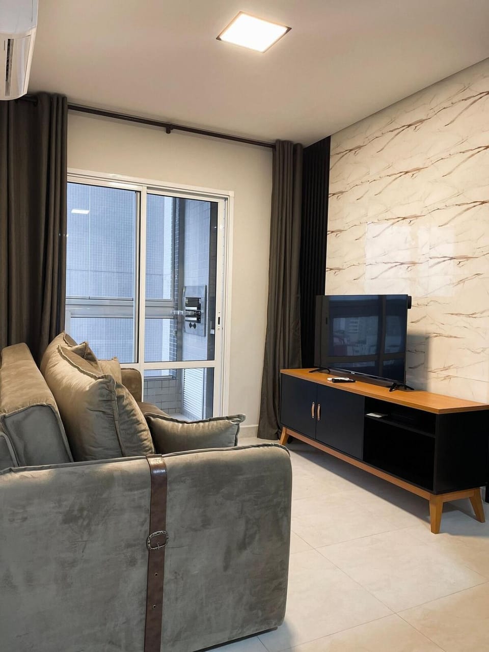 Refúgio Perfeito no Boqueirão: Apartamento Moderno a 100m da Praia com Sacada Gourmet e Piscina! Apartment in State of São Paulo