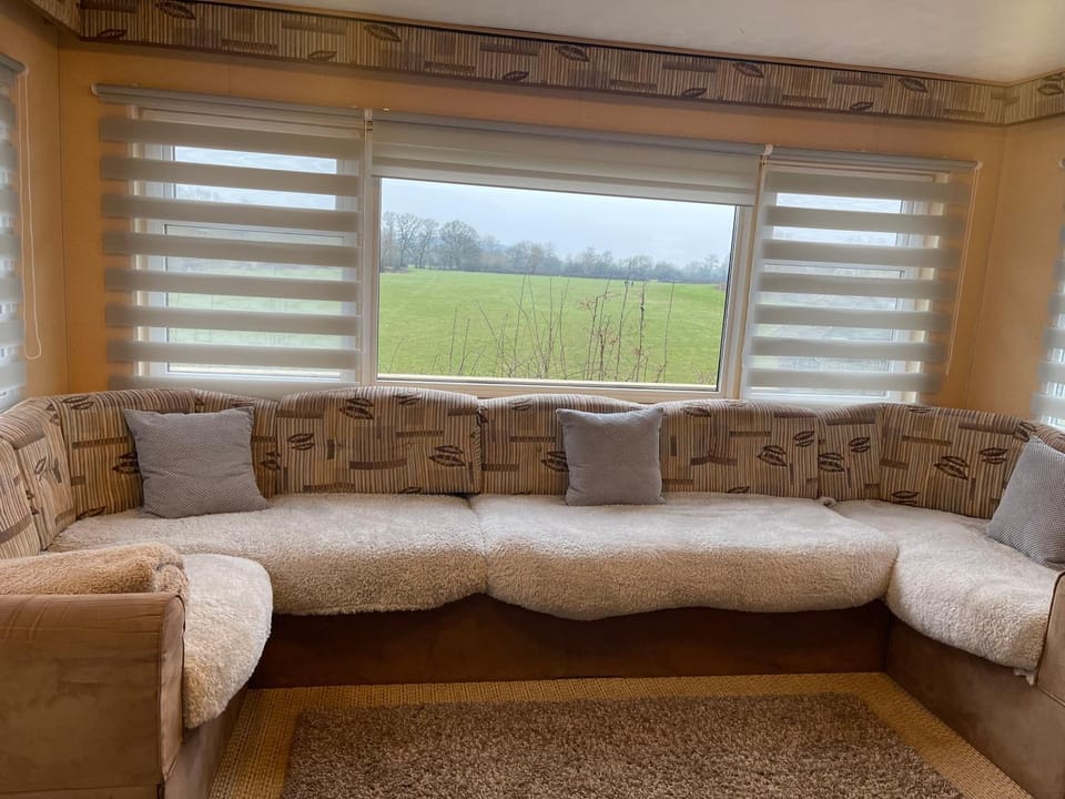 Caravan 5 by The River Severn, dog friendly, great for contractors, walkers and fishing on the river House in Cotswold District