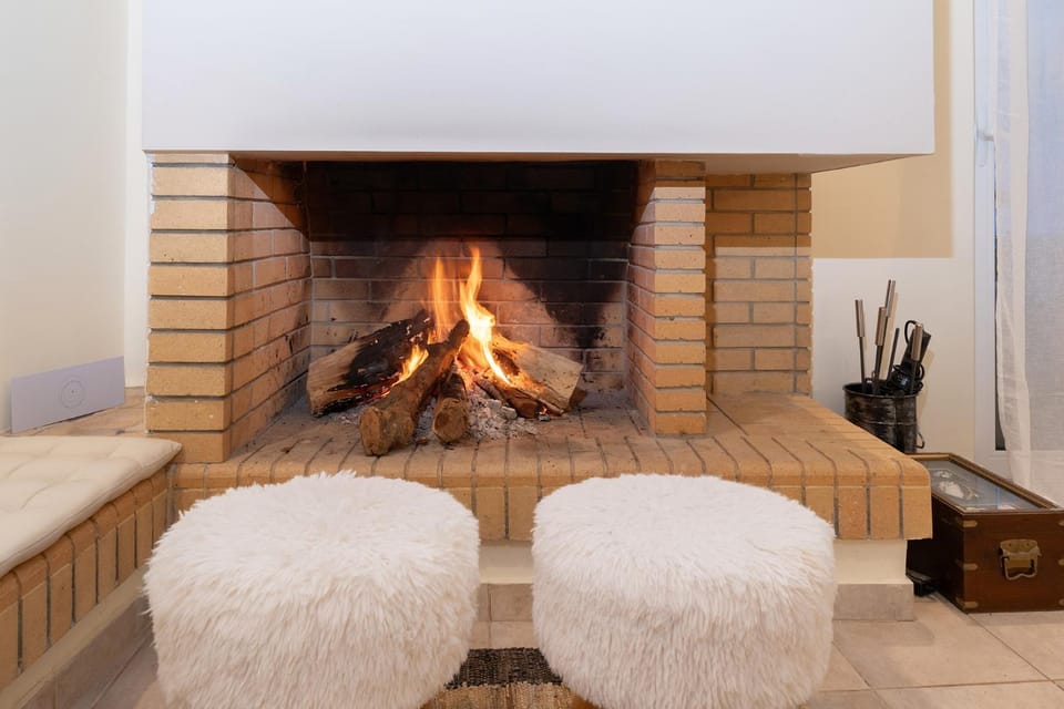 Living room, Seating area, fireplace