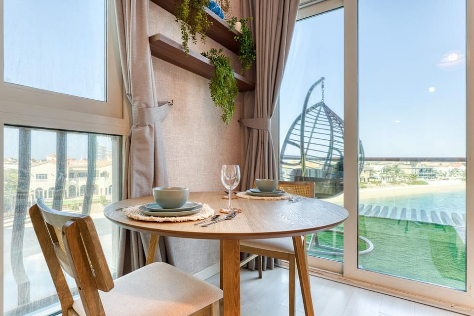 View (from property/room), Balcony/Terrace, Dining area, Pool view