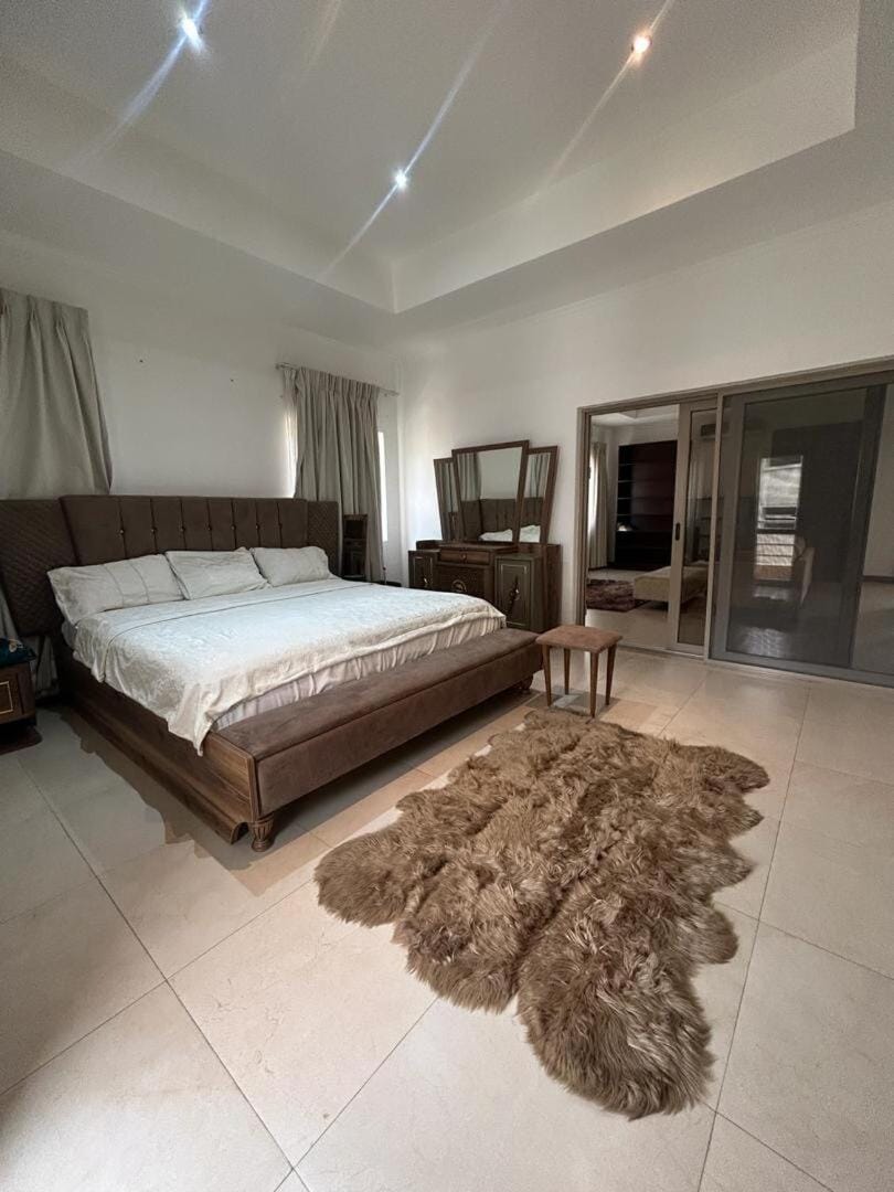5 Bed Luxury Townhouse Apartment in Accra