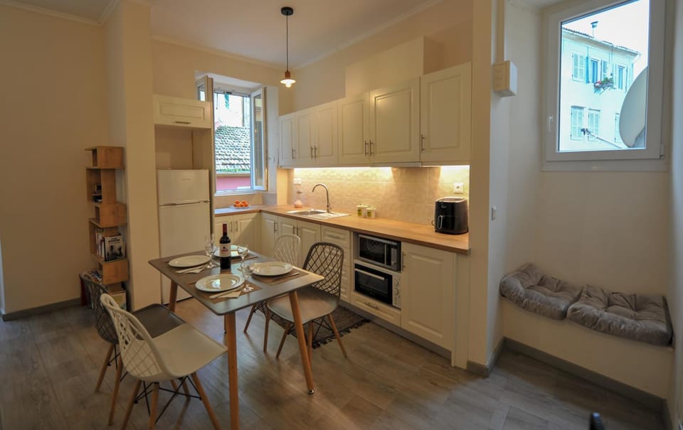 Coffee/tea facilities, Dining area