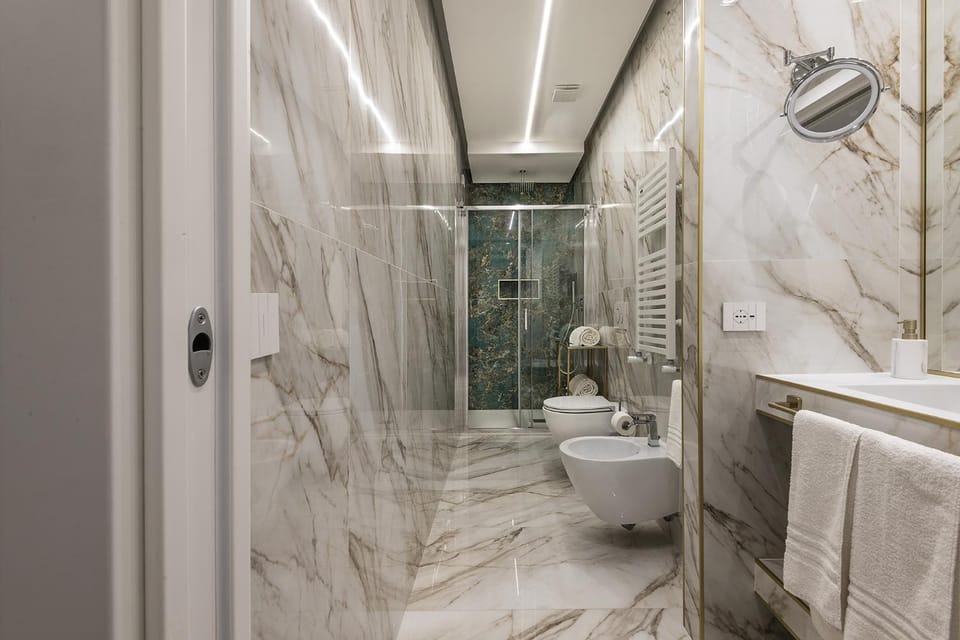 Shower, Toilet, Bathroom, towels