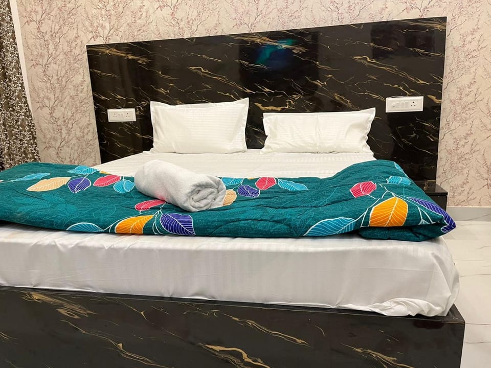 Golden palace studio Apartment in Noida