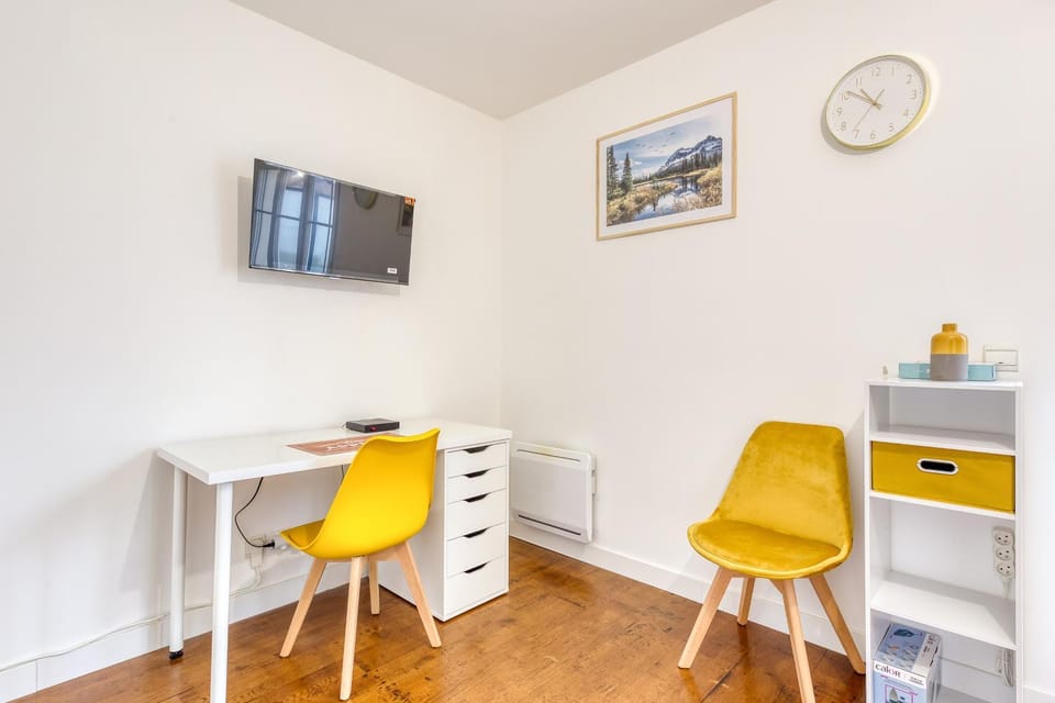 TV and multimedia, Living room, Dining area