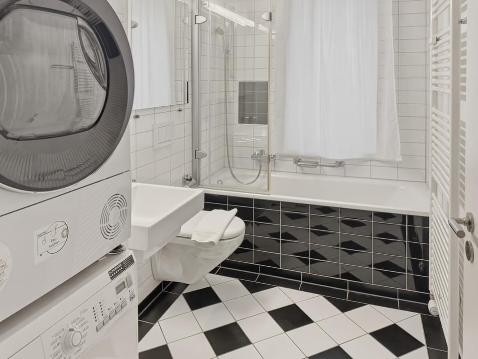 Shower, Toilet, Bathroom, Bath, washing machine, dryer